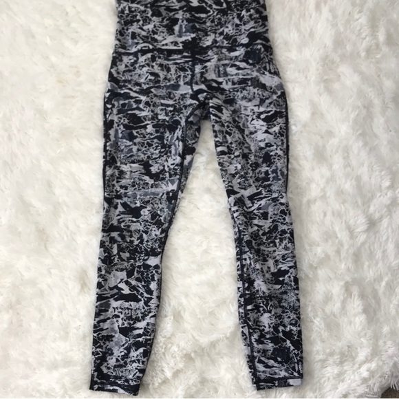 Lululemon Train Times 7/8 Pant 25" Interlaced - Picture 4 of 8